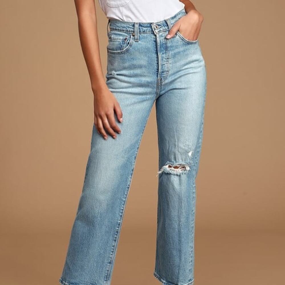 Levi’s Ribcage Straight Distressed Raw Hem High Rise Button Fly Jeans Size 27